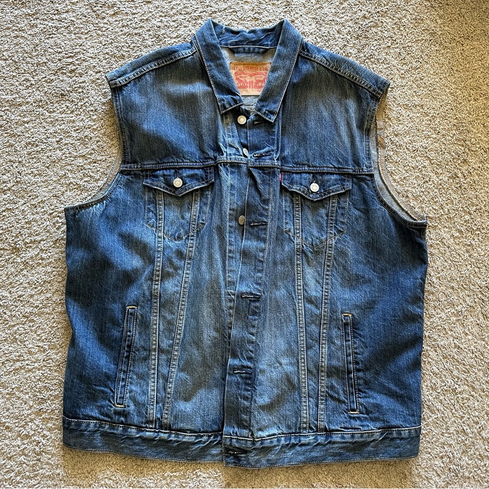 Levi’s Denim Trucker Vest!!! EXCELLENT CONDITION!!! Size XXL!